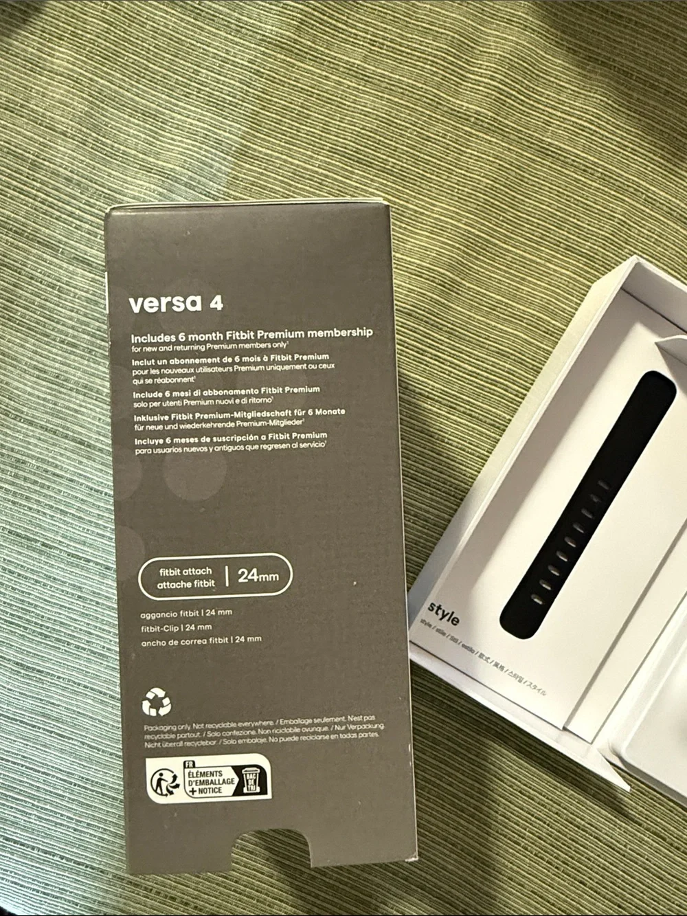fitbit Versa 4- by google Smartwatch in Black